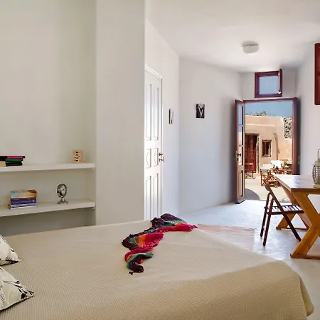 Amalia By Thireon * Foinikiá