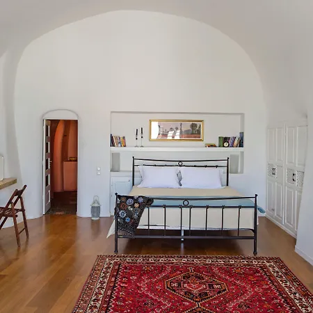 Amalia By Thireon * Finikiá